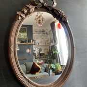 Antique oval mirror in carved wood and Louis XVI style knot