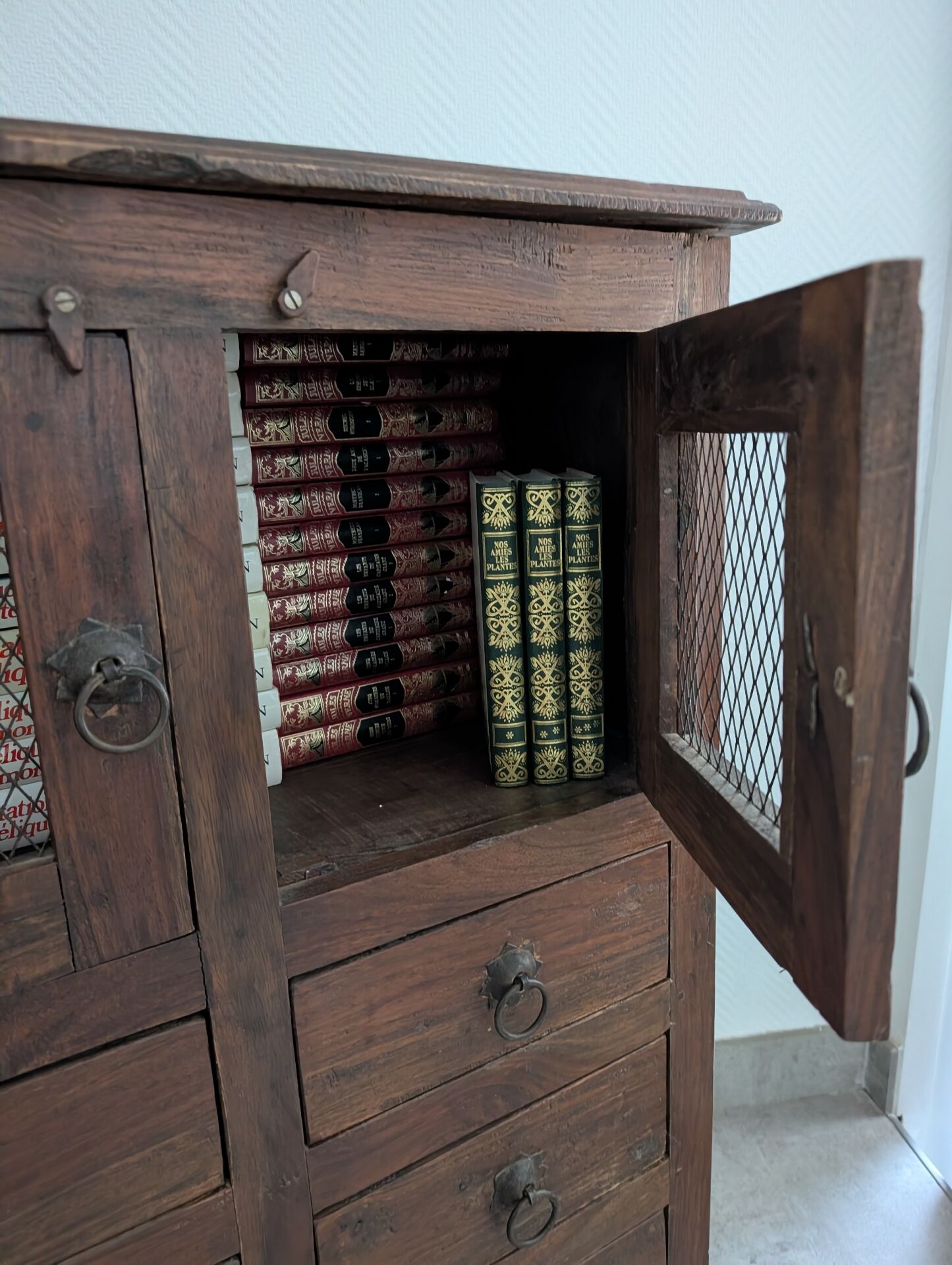Colonial style solid wood accent furniture