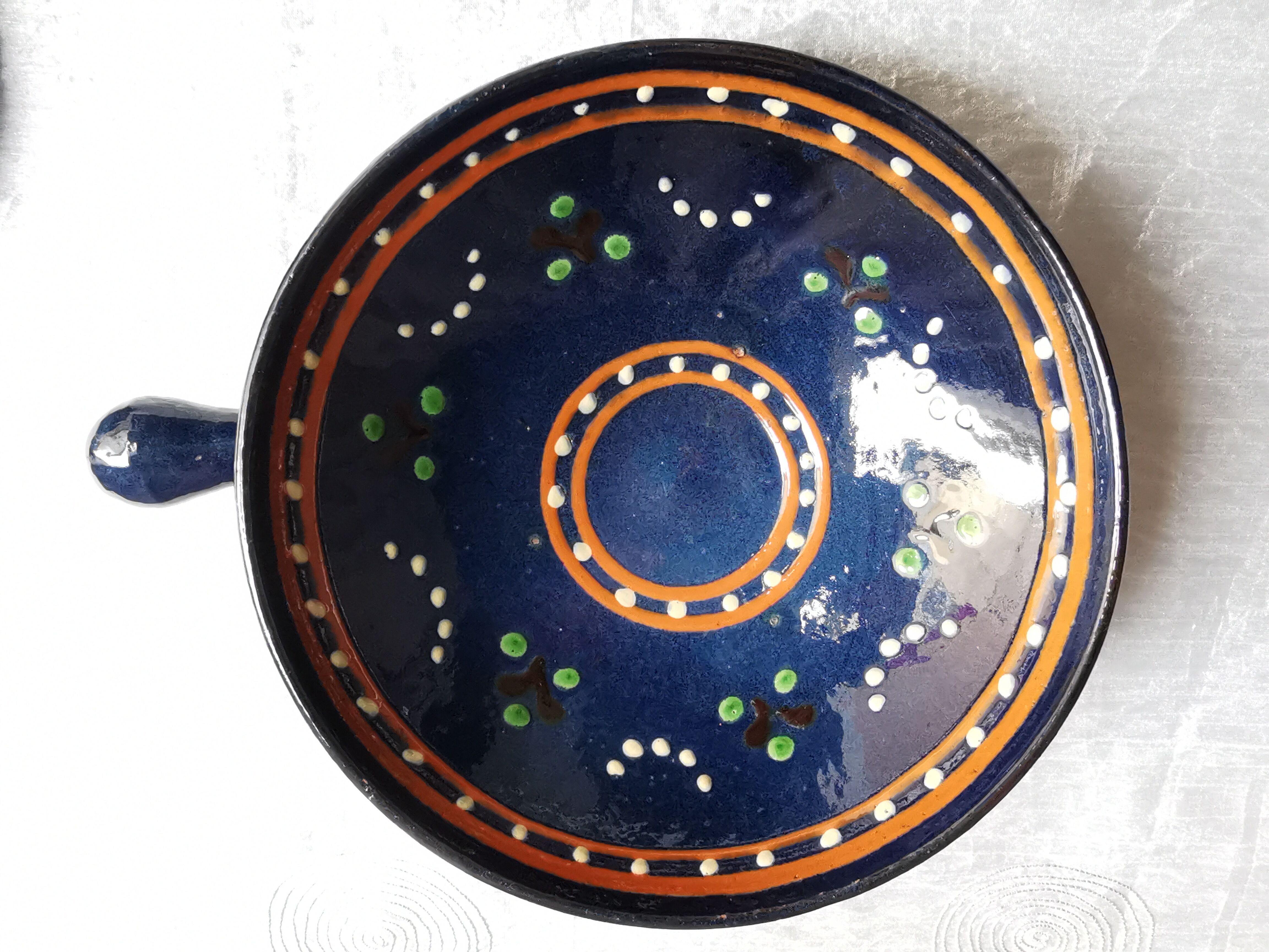 Vintage poelon and 6 cups