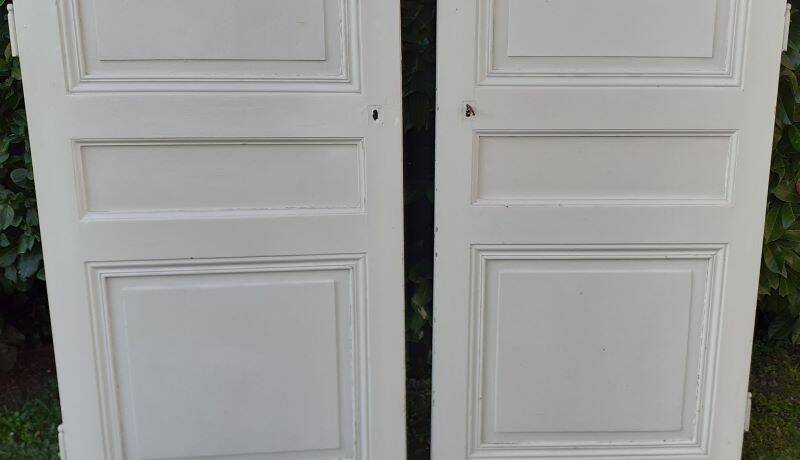 Pair of old cupboard doors h220.5xL75cm each