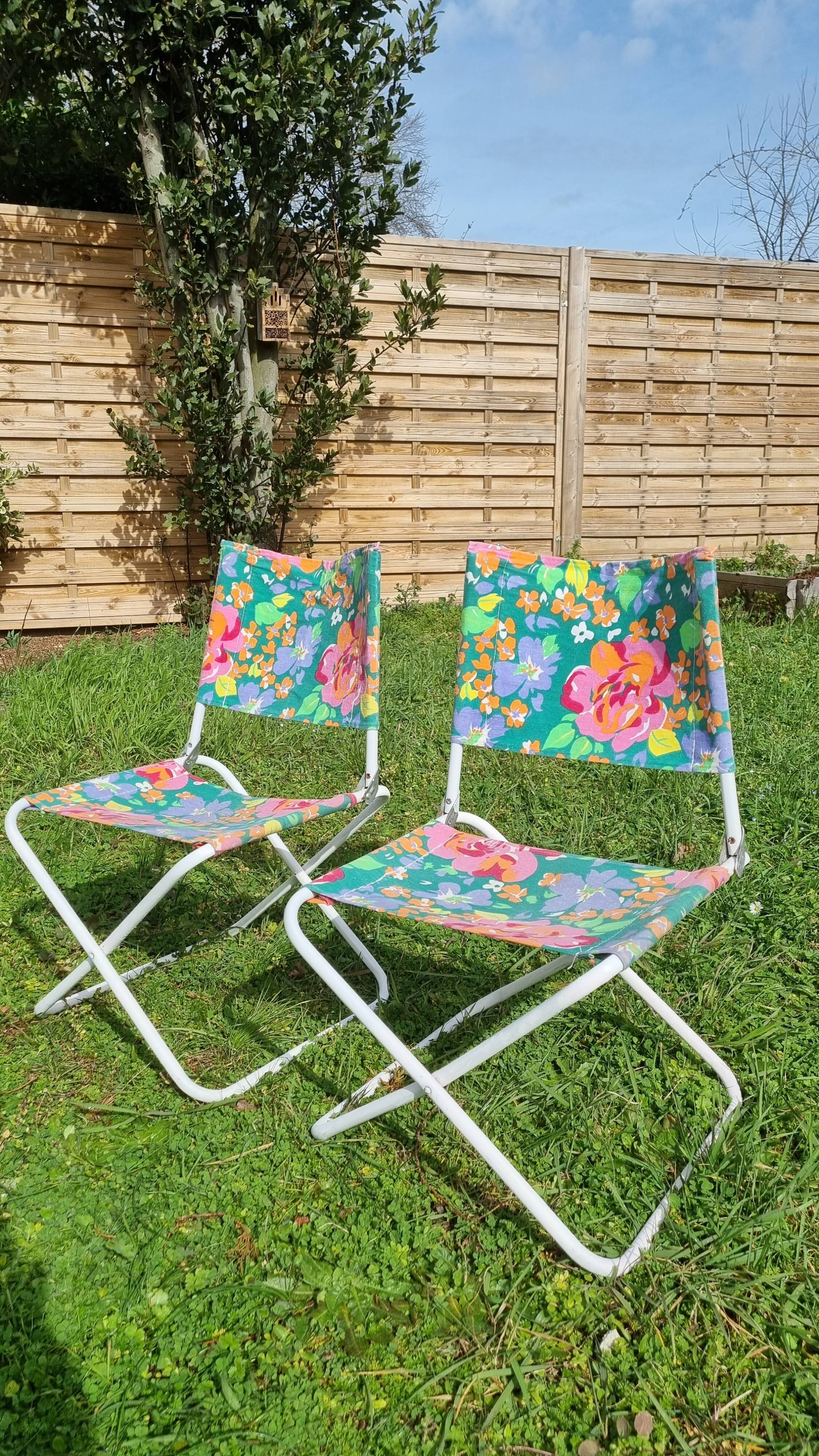 pair folding beach chairs