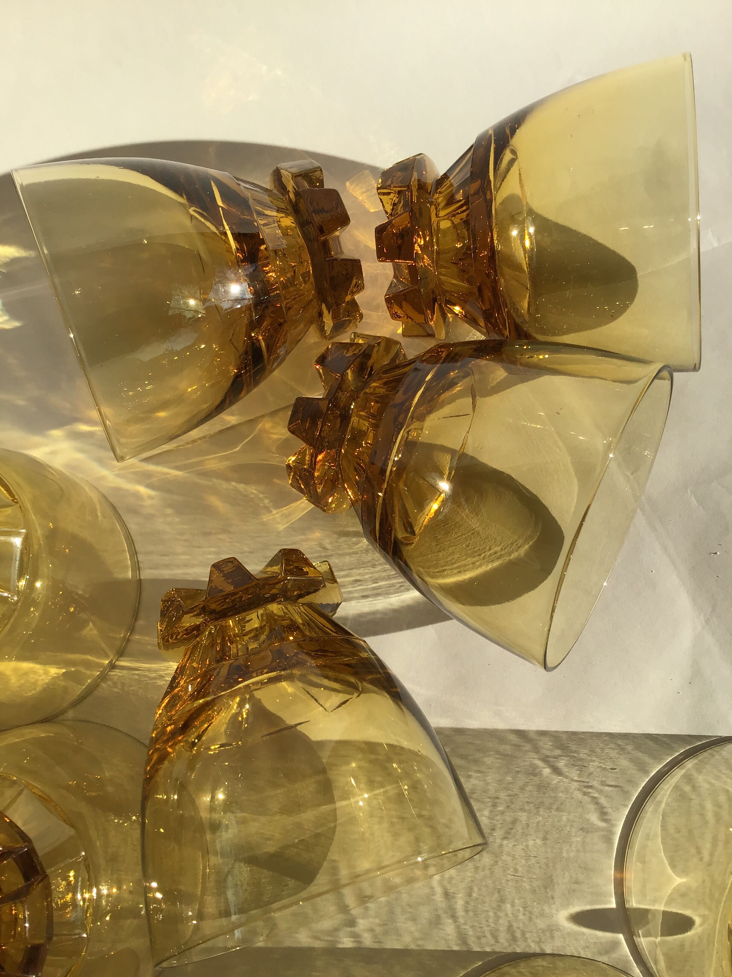 9 glasses amber feet notched wheels