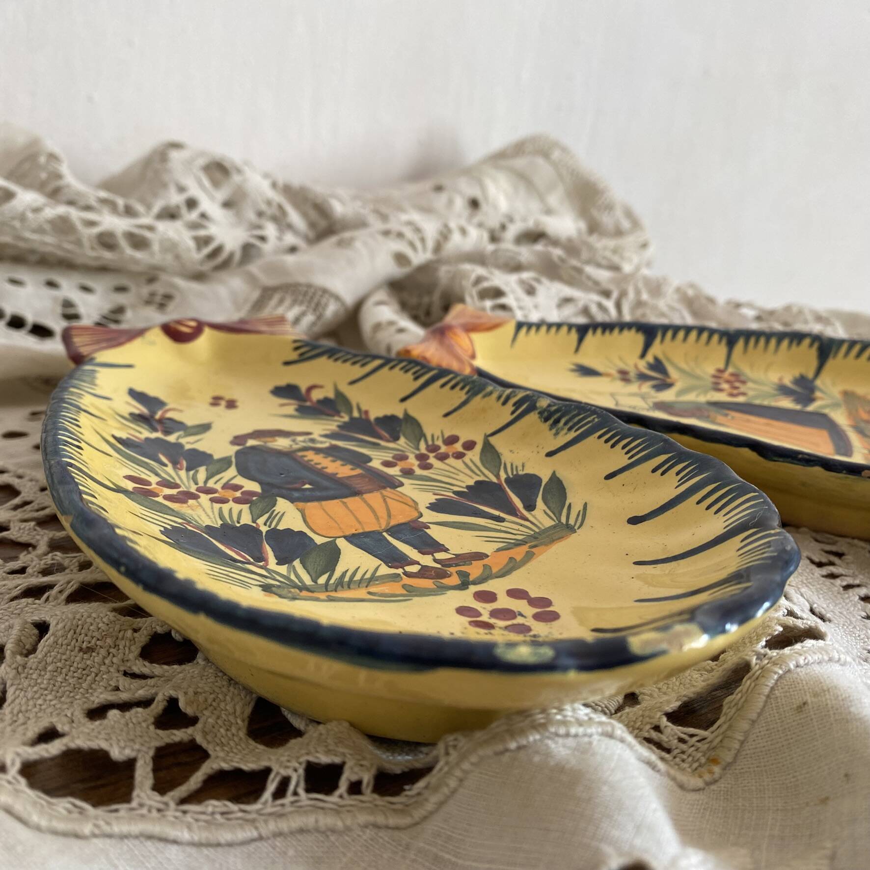 Shell-shaped butter dishes by Henriot Quimper for placing or hanging.