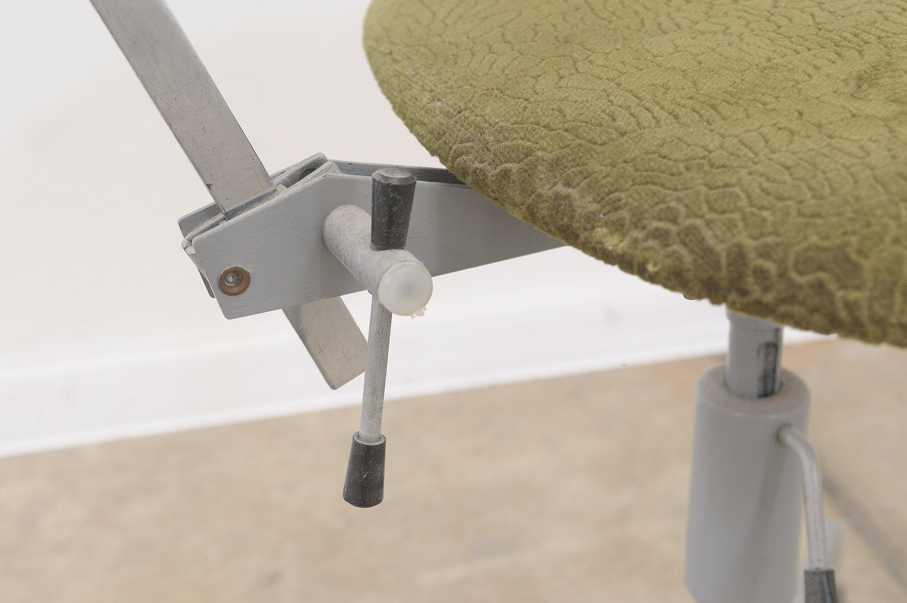 Midcentury Industrial swivel work desk chair by Kovona, 1950´s