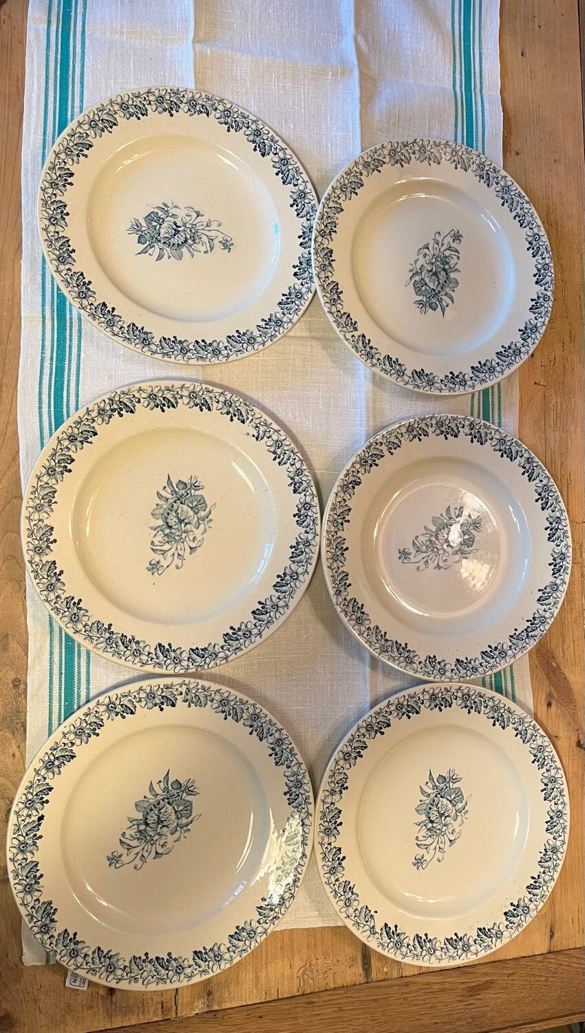 Assiettes à dessert terre de fer Luneville modèle Violettes