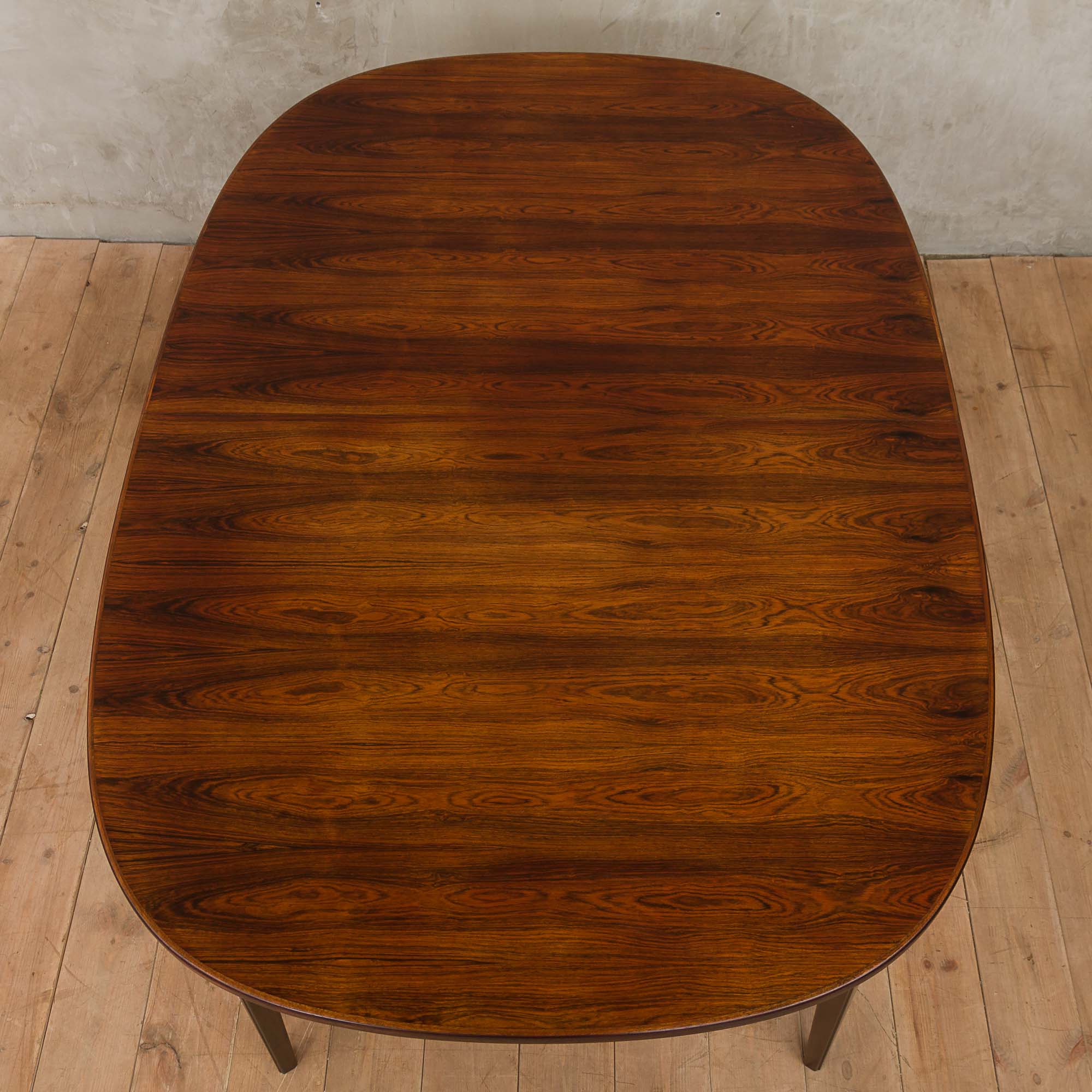 Omann Jun oval rosewood extension table