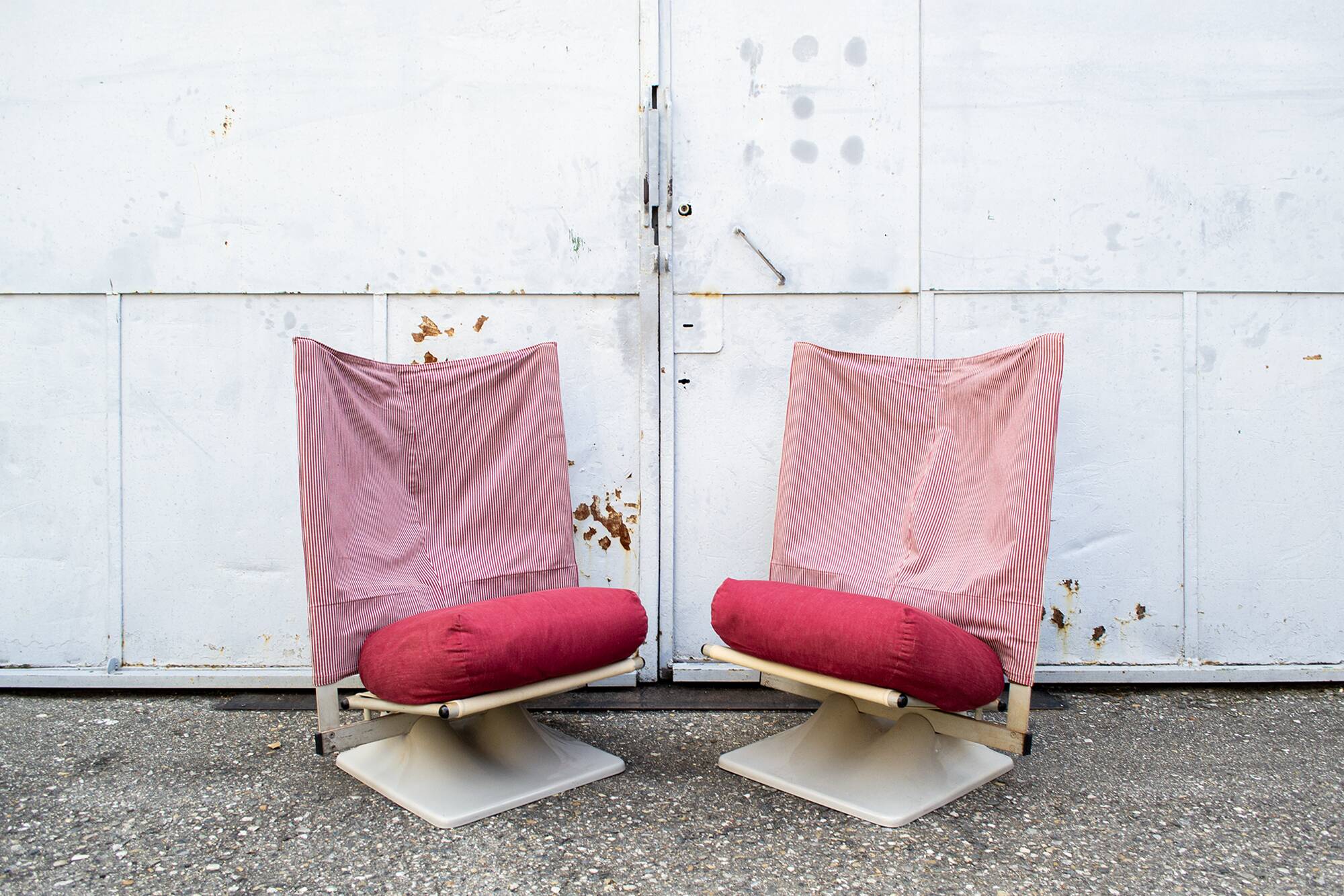 Paire de fauteuils modèle AEO par Archizoom Associati pour Cassina, 1973