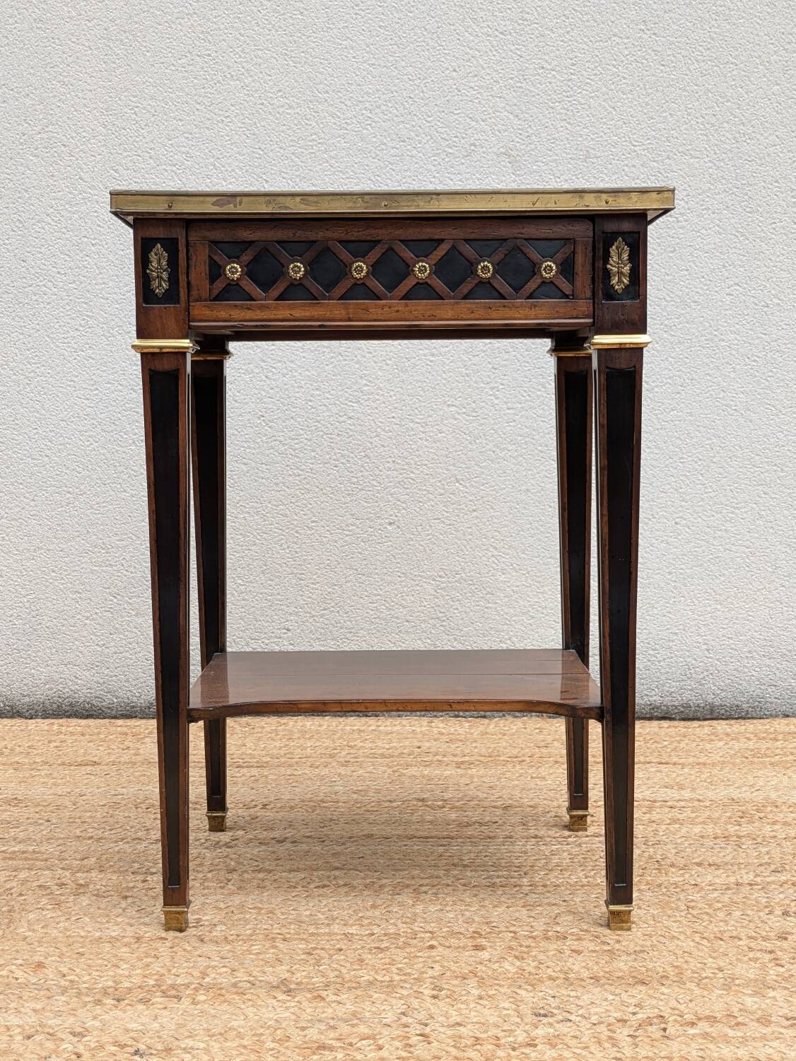Table d'appoint style Louis XVI, marbre, début XXème, estampillée