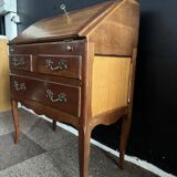 Slope desk / hump desk