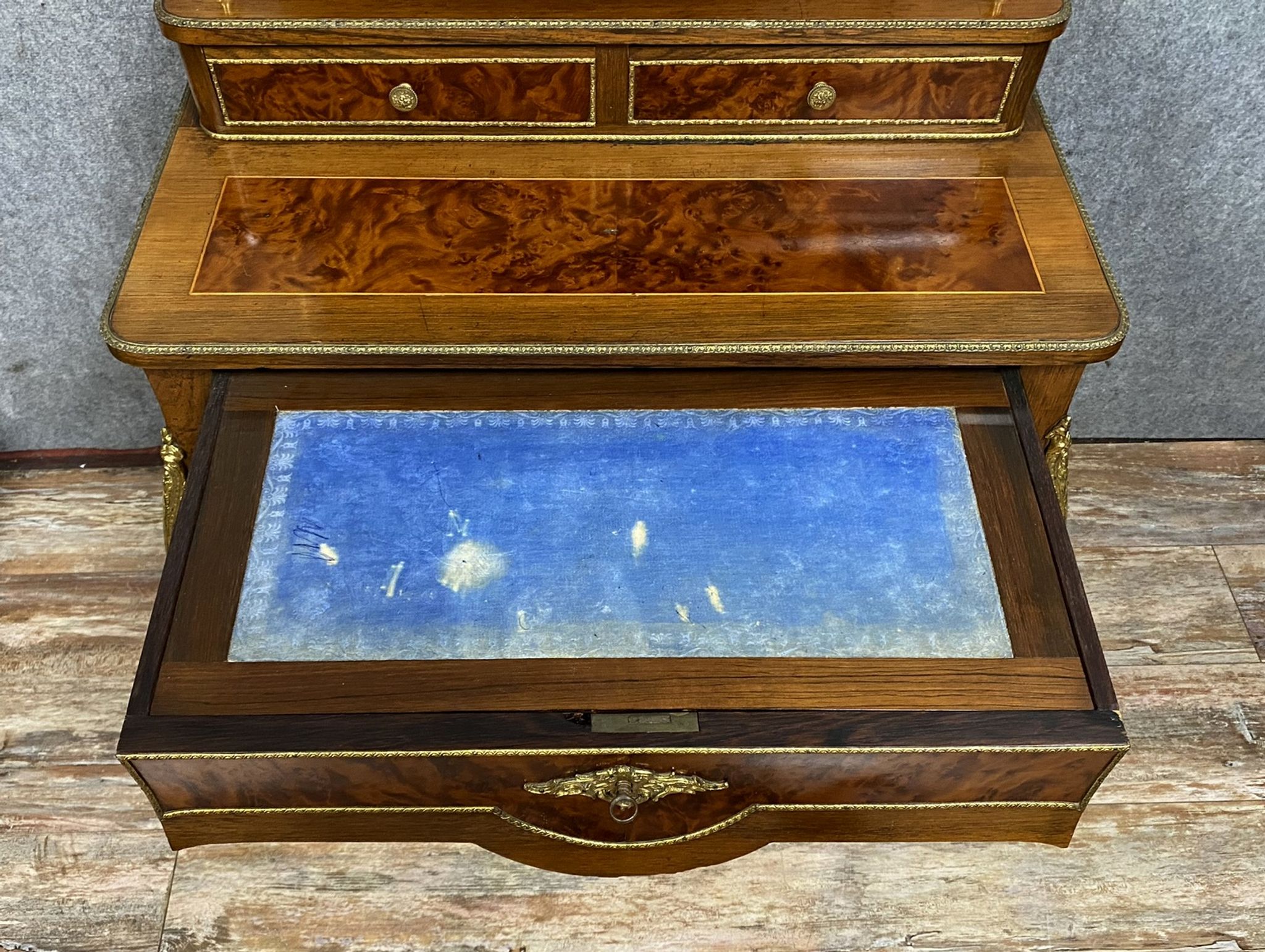 Louis XV style happiness desk in marquetry around 1880-1900