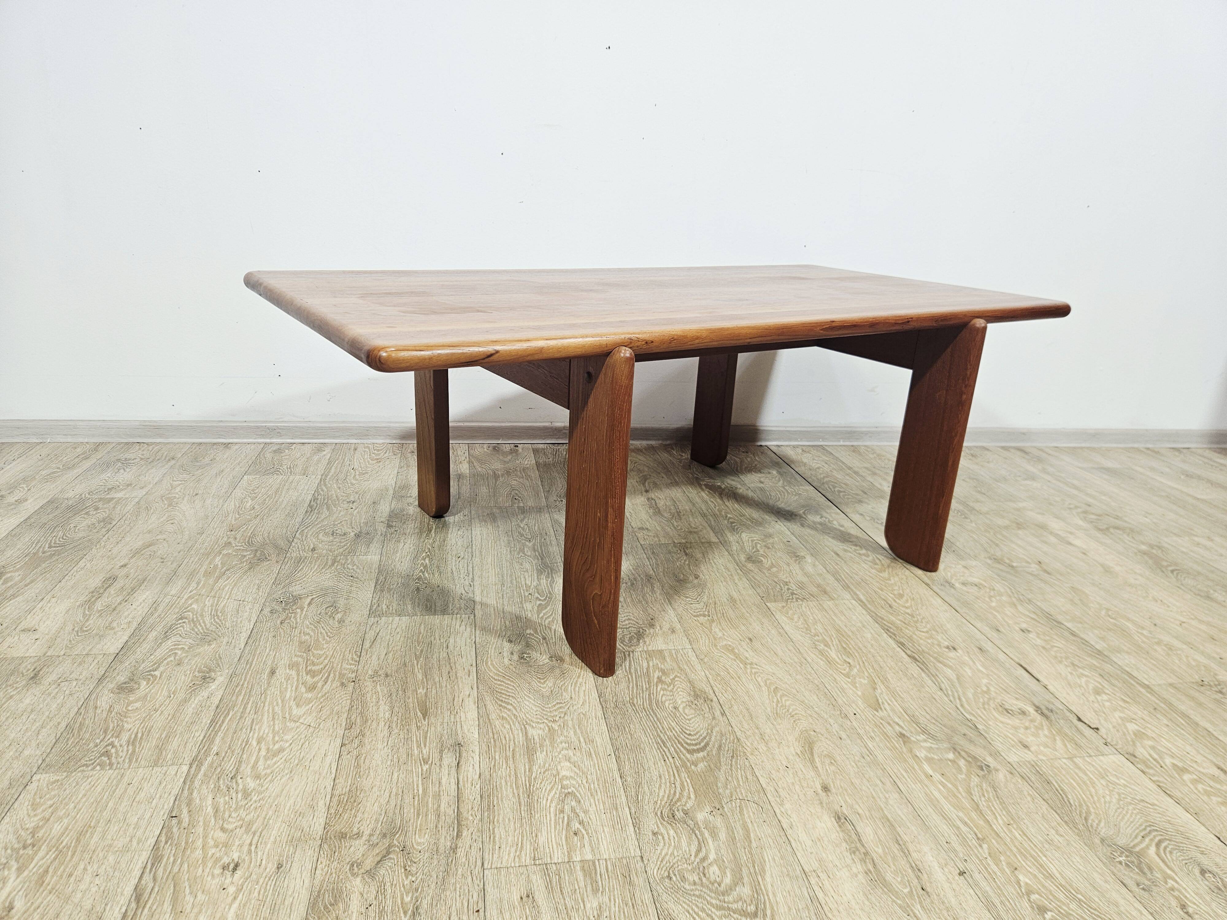 Table basse en teck massif danois / Style Mid-Century Modern / Années 1970.