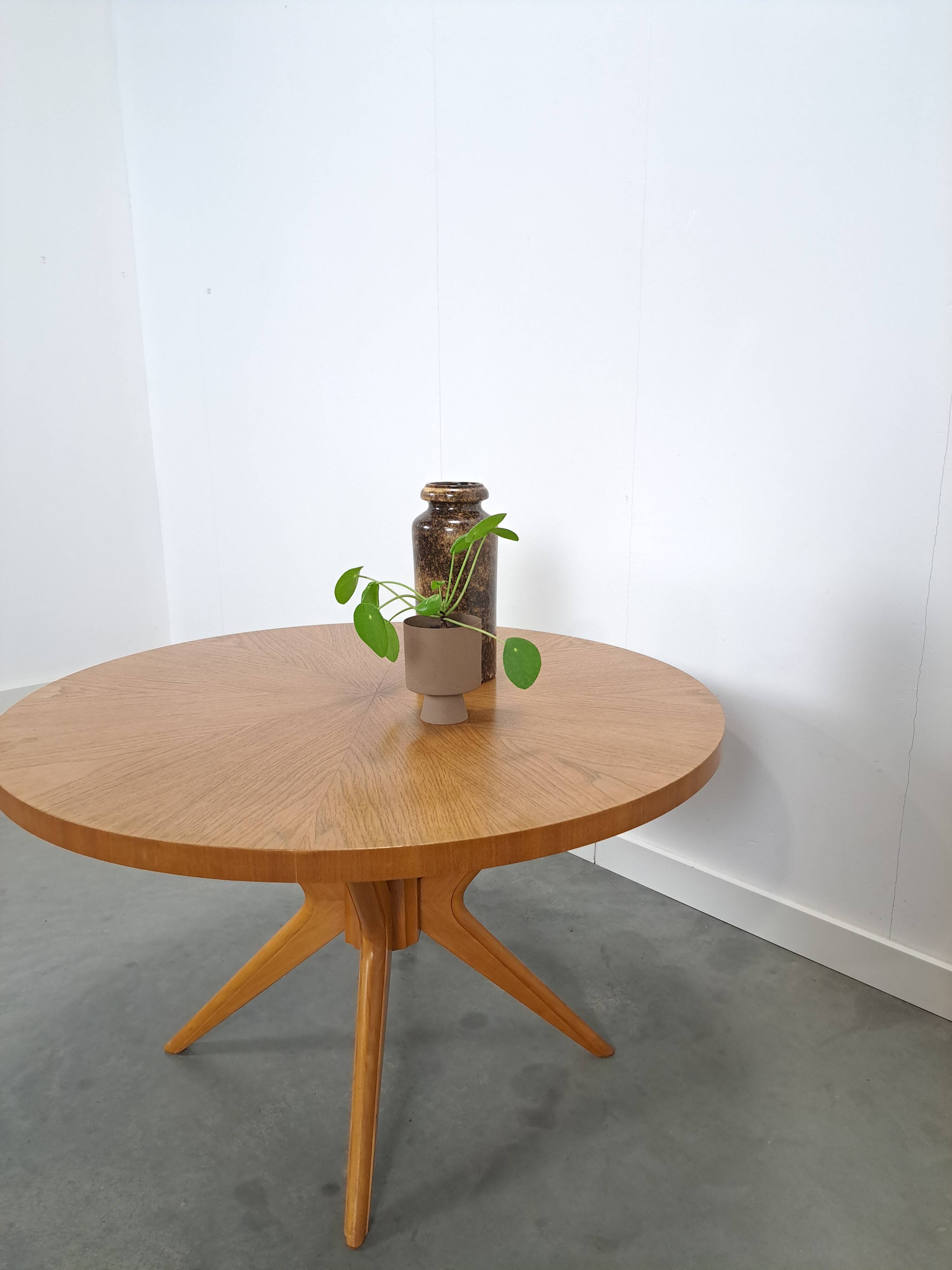 Table basse ronde avec pieds en bois Ilse Möbel