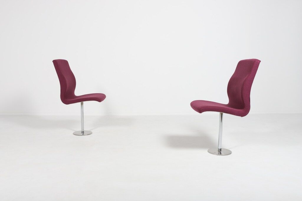 Suite of two chairs "Oxford" by Arne Jacobsen for Fritz Hansen