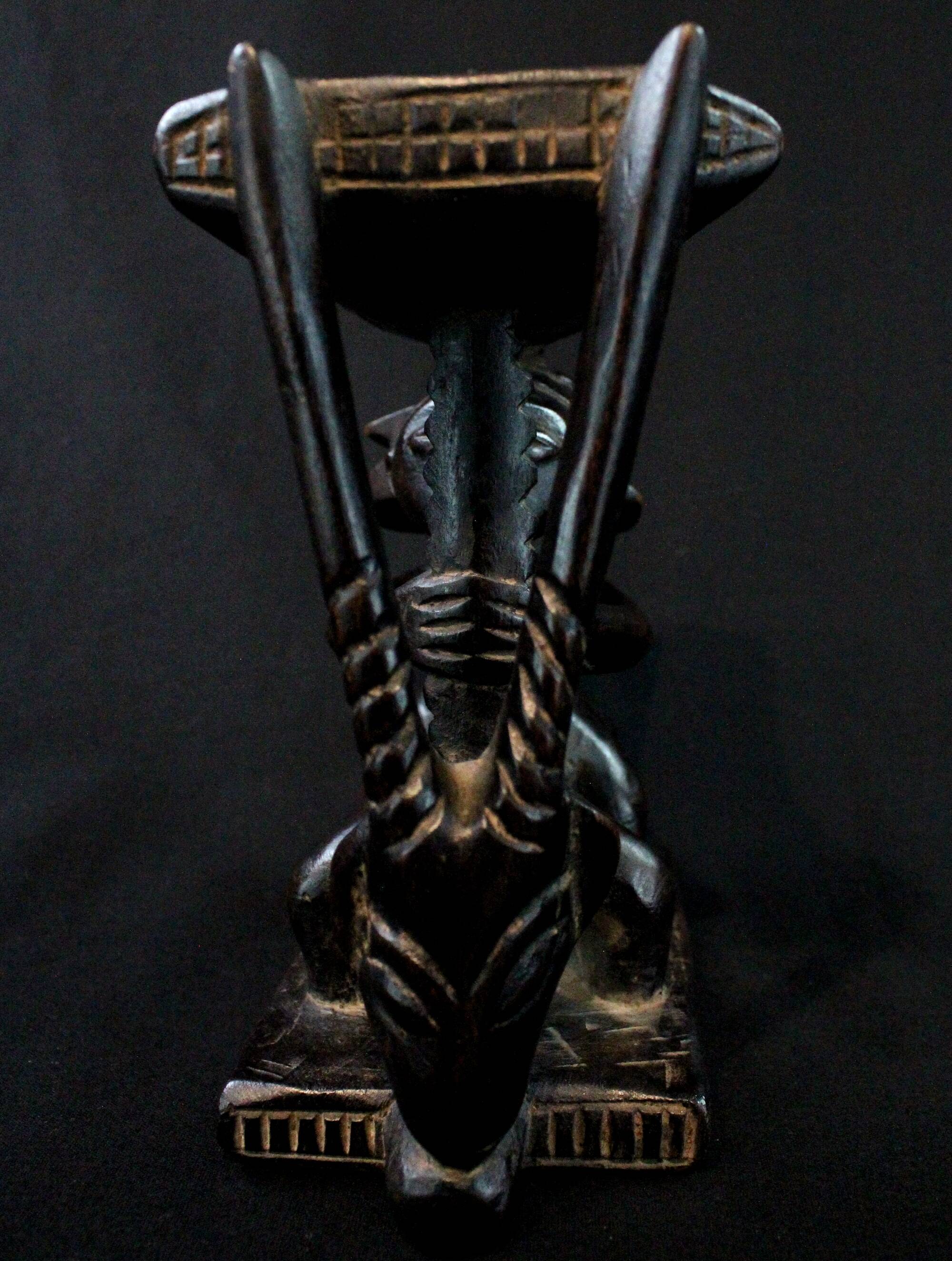 Luba neck support - dr congo