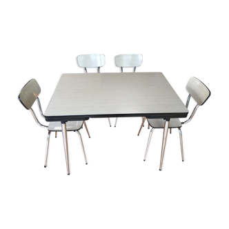 Table formica - 4 matching chairs