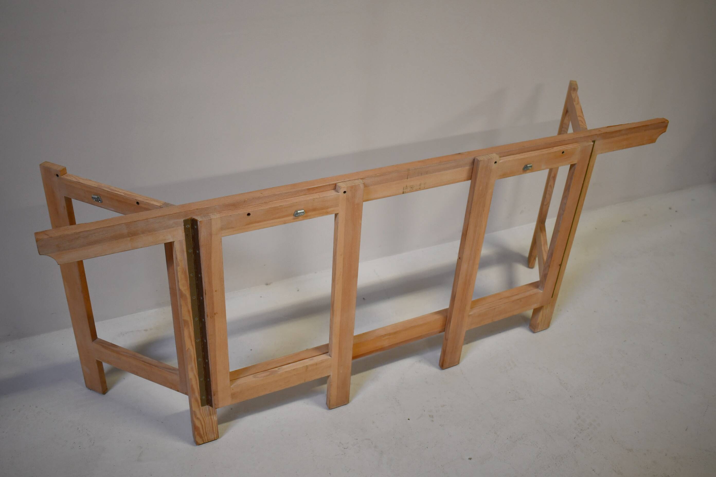 Table à manger en pin cérusé. Ollé Pira. Suède années 1960