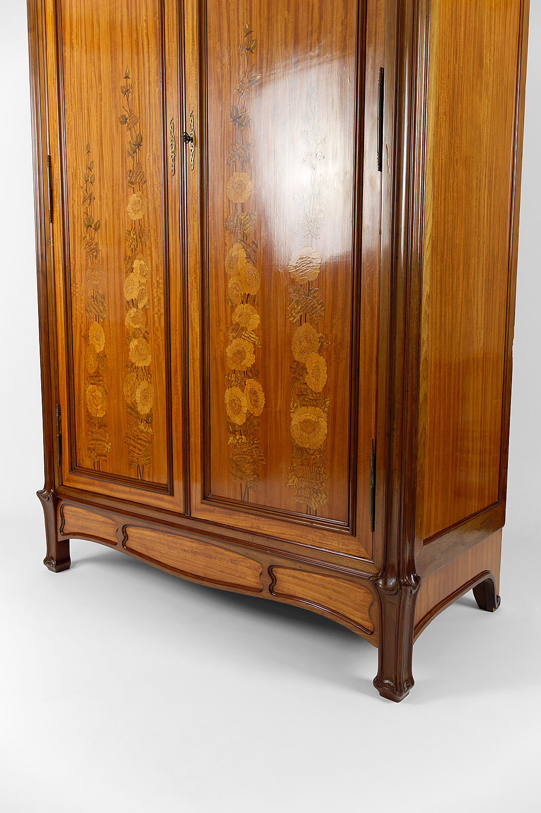 Mahogany inlaid Art Nouveau cabinet, France, circa 1900