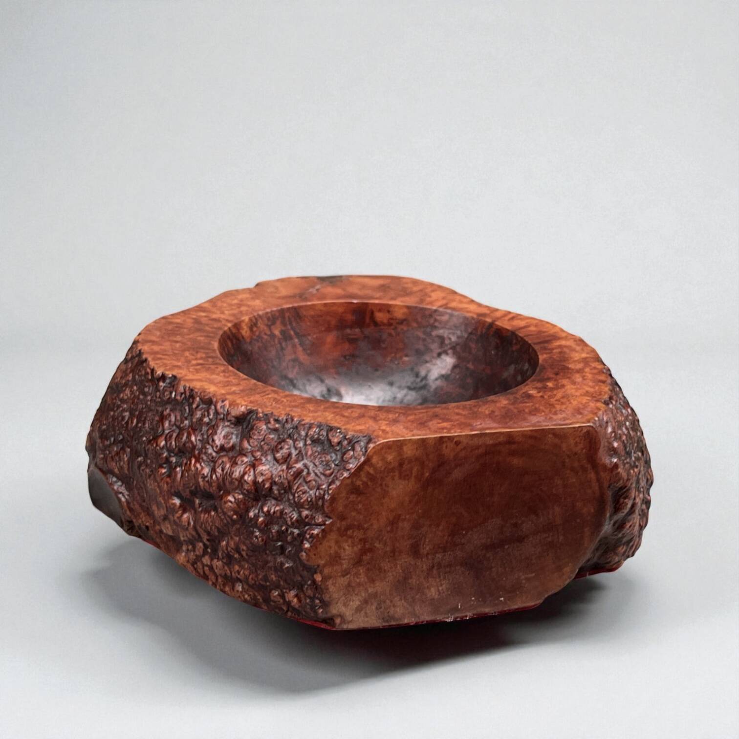 Cendrier en résine imitant le bois de thuya, 1970
