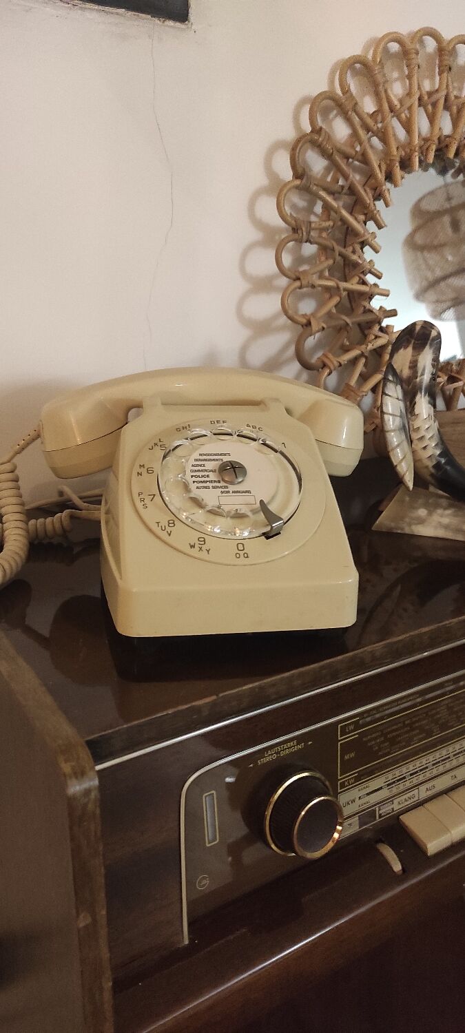 Dial telephone