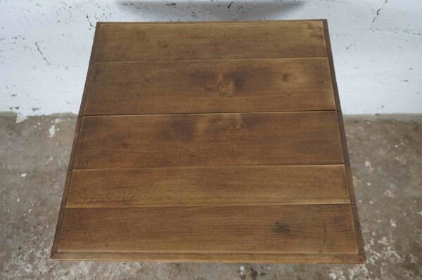 Table d'appoint fin XIXeme sur colonne en bois mouluré et sculpté