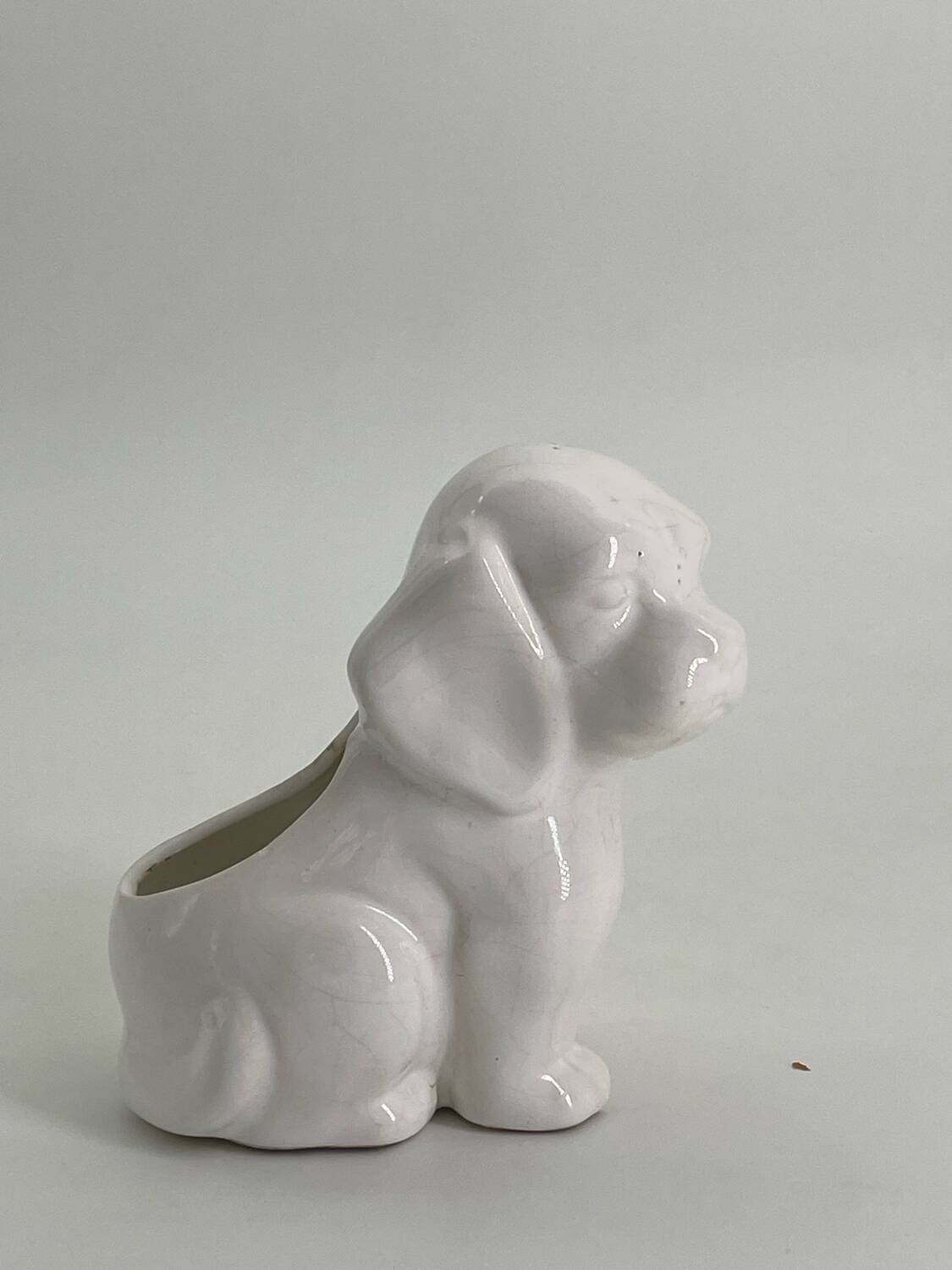 Cache pot chien en porcelaine blanc vintage