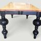 Grande table à manger design en bois clair et bois laqué noir. 2x1m