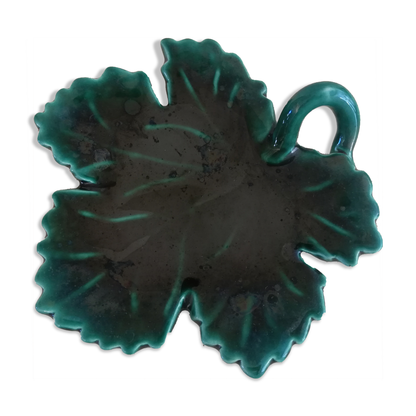 Vintage pocket empty vine leaf shape