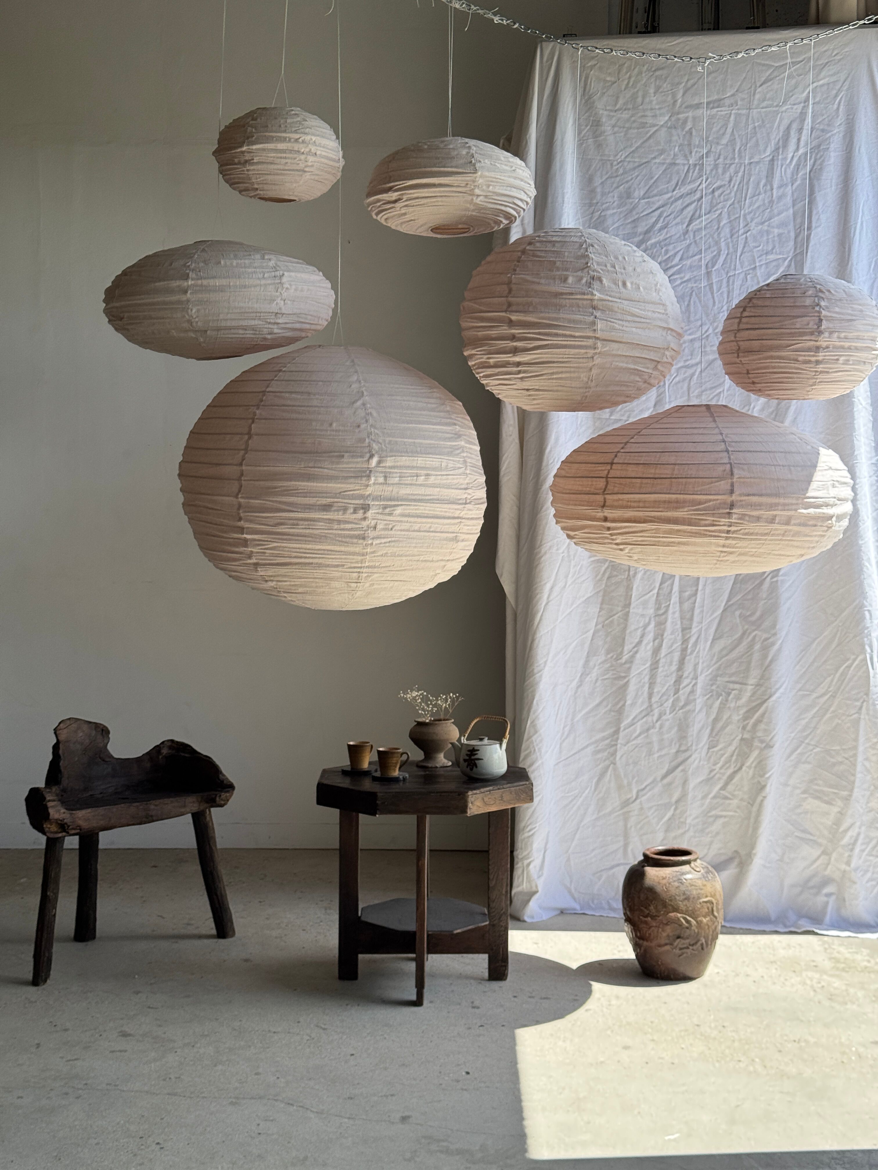 Small round pink rattan and natural linen Japanese-style pendant light D30