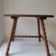 Table basse brutaliste pieds torsadés