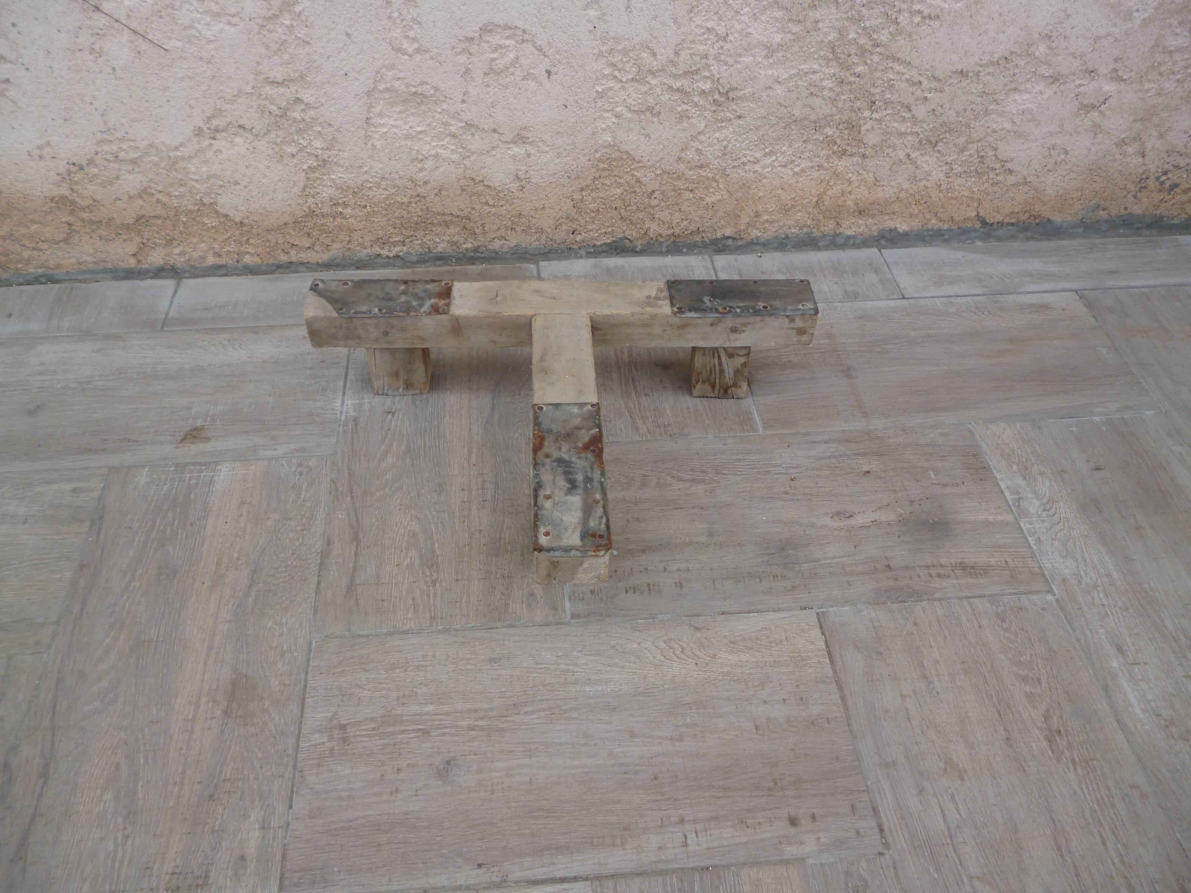 Zinc basin and its tripod