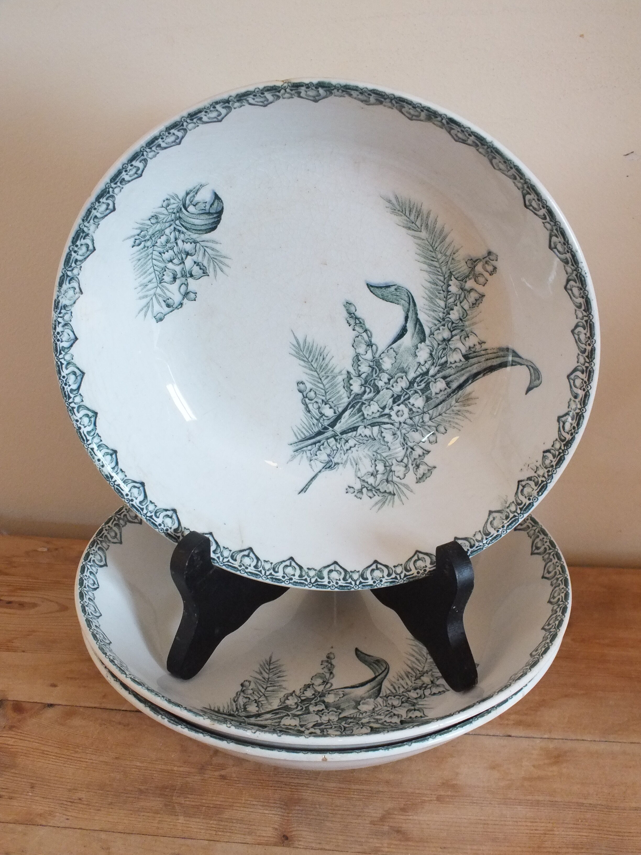 3 plates caps in Terre de Fer Saint Amand service Lily of the valley