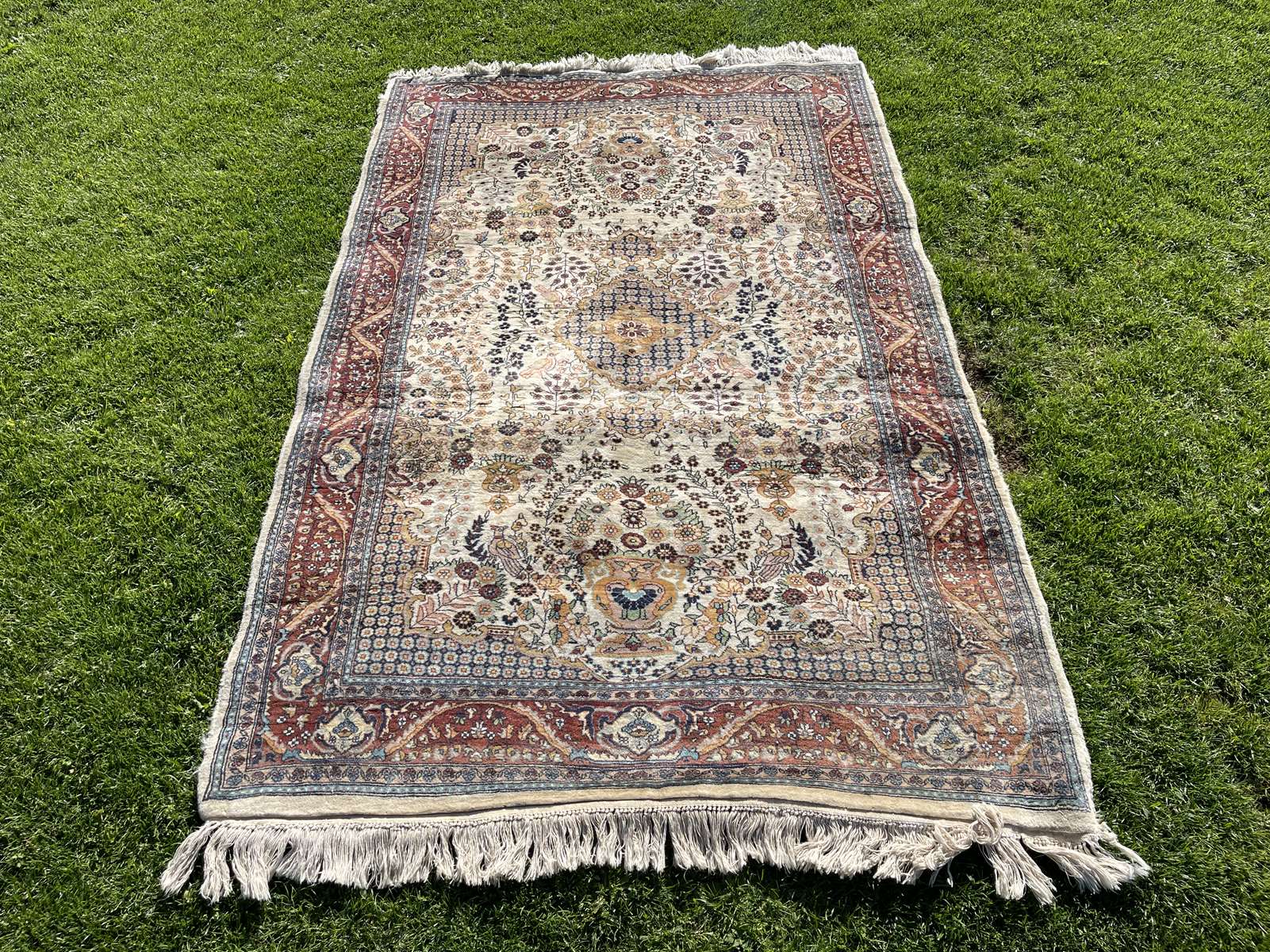 Handmade wool Pakistani rug