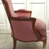 Vintage shepherdess armchair in pink velvet.