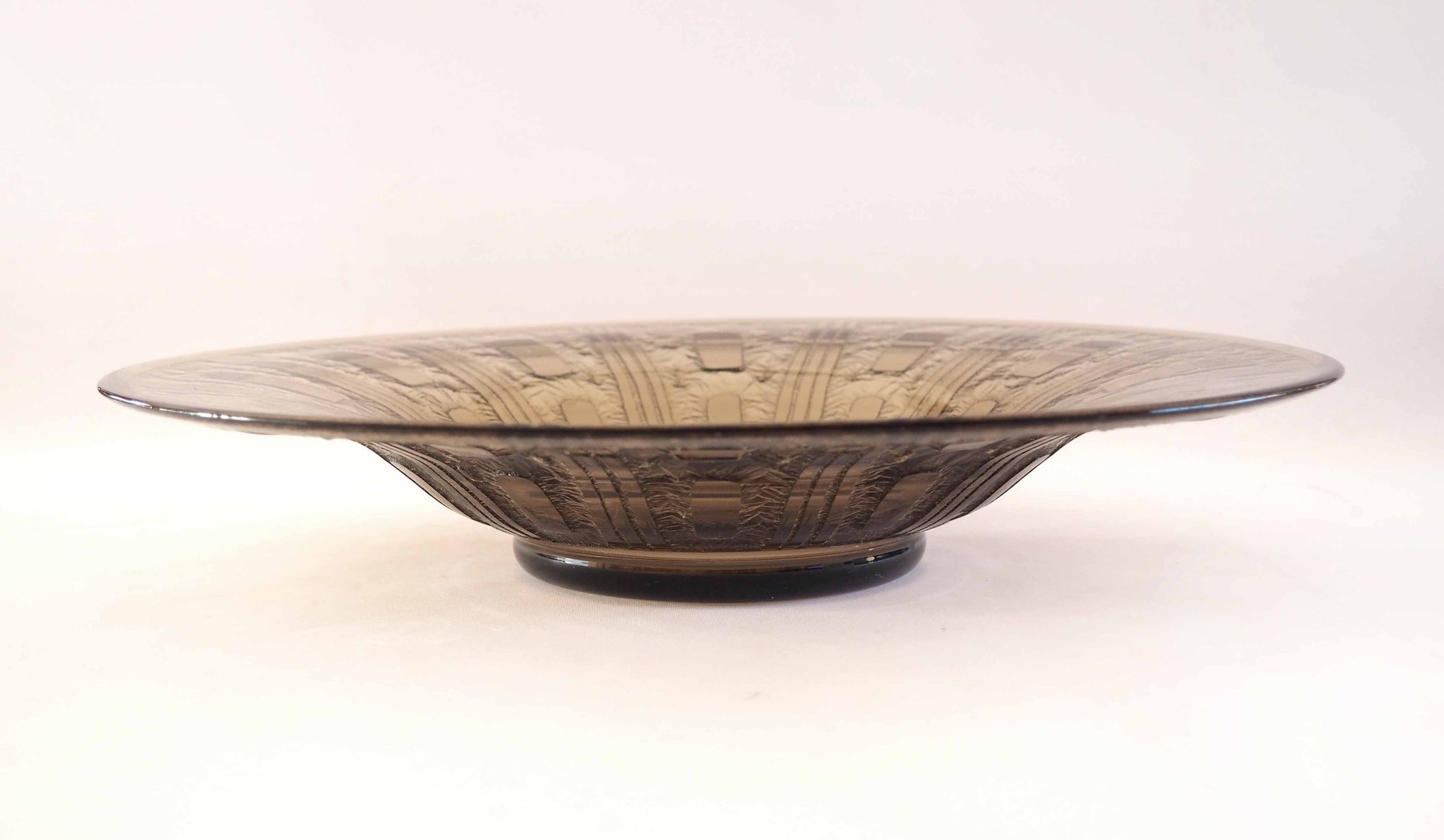 Plat Verror verre fumé gravé