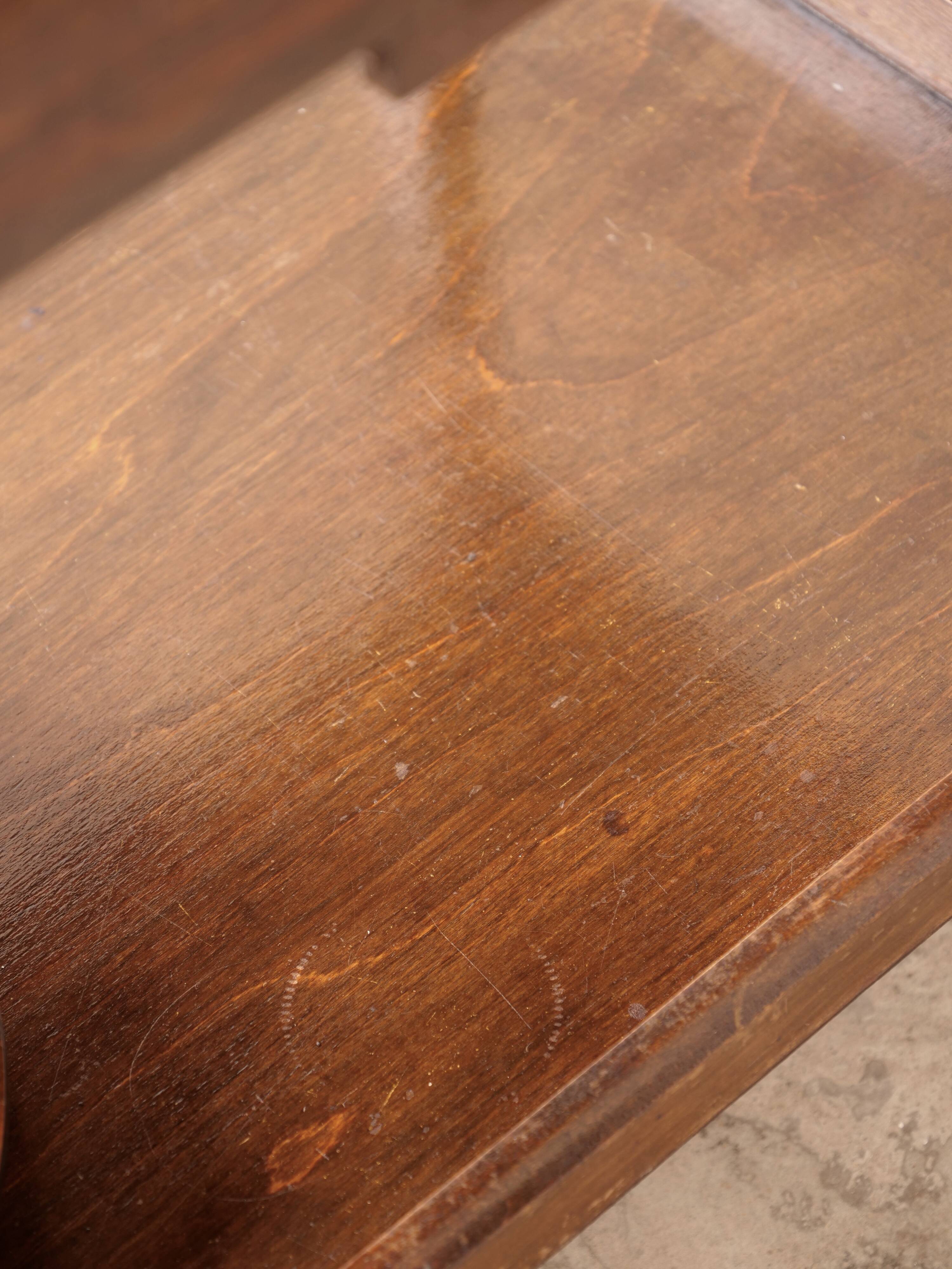 Serving art deco tork