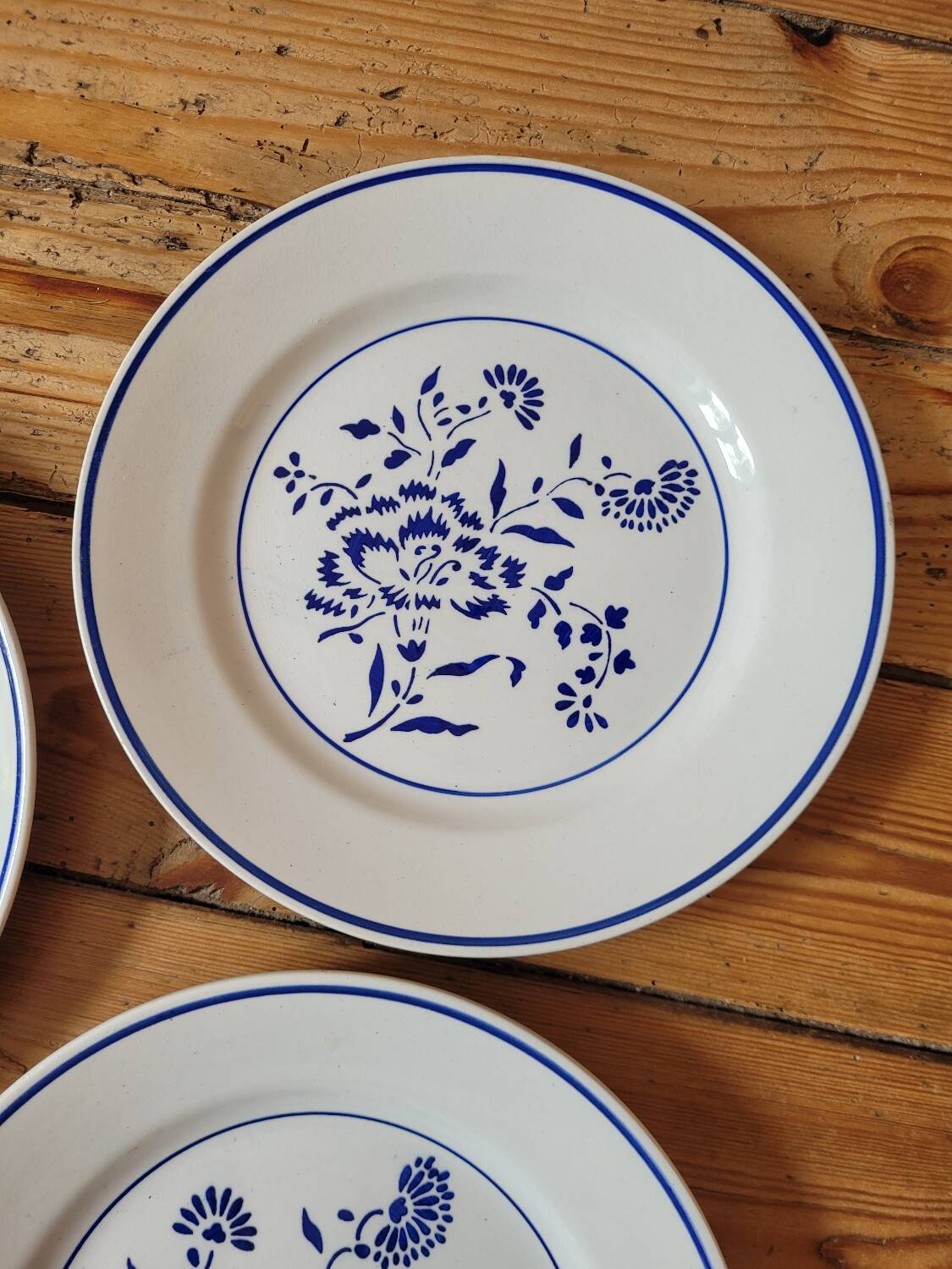 Set of 5 K&G Luneville Oeillet flat plates