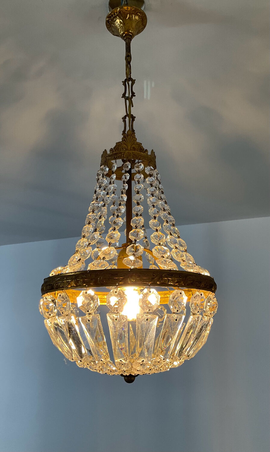 Balloon chandelier in bronze and pendants