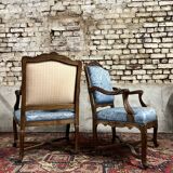 Paire de fauteuils en bois naturel de style régence xix eme siècle