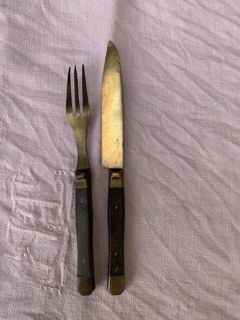 Set of 7 cutlery in wood and gilded and chiseled metal, cutlery for children, old and collectors