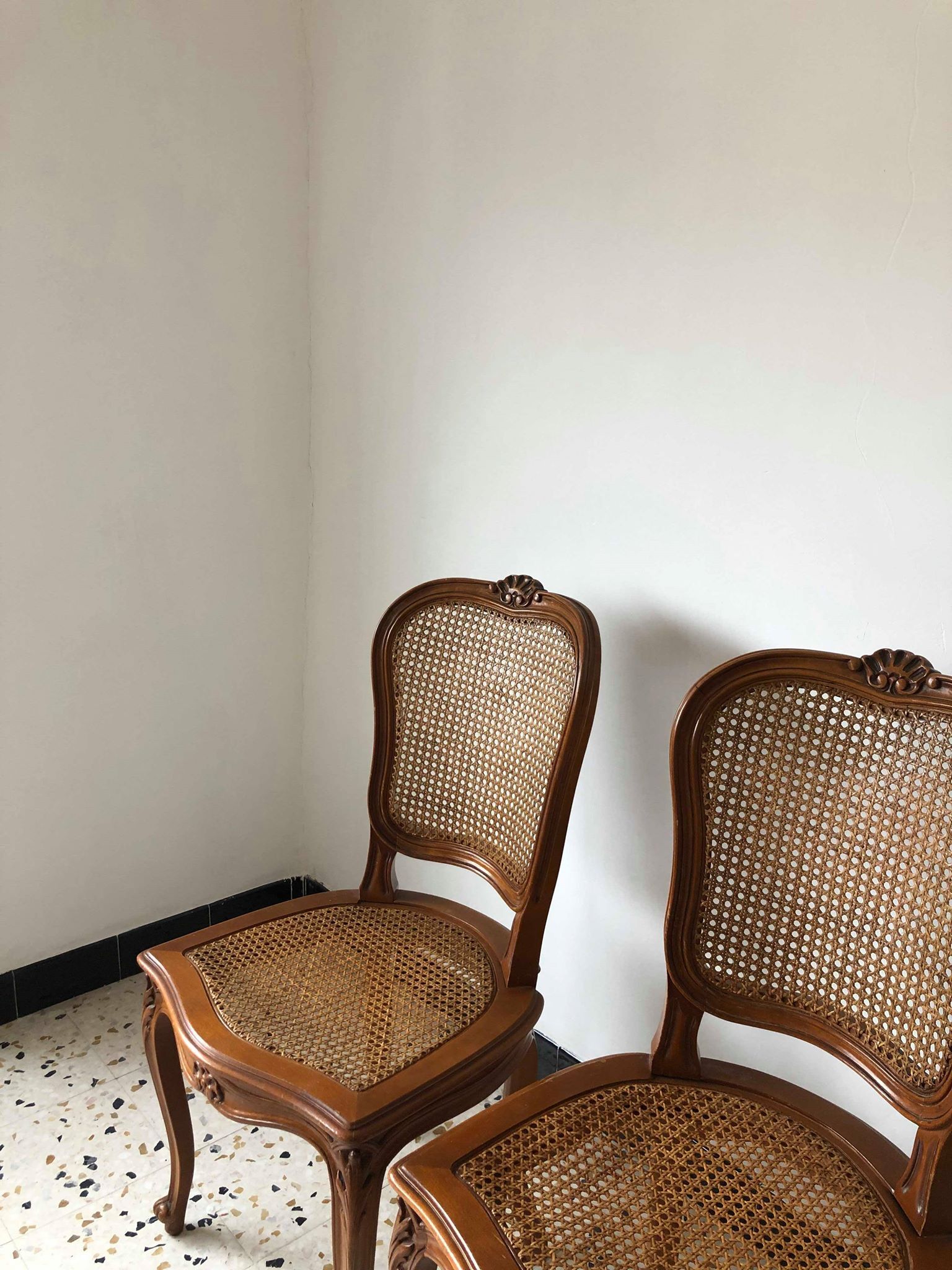 Paires de chaises style Louis XV bois & cannage