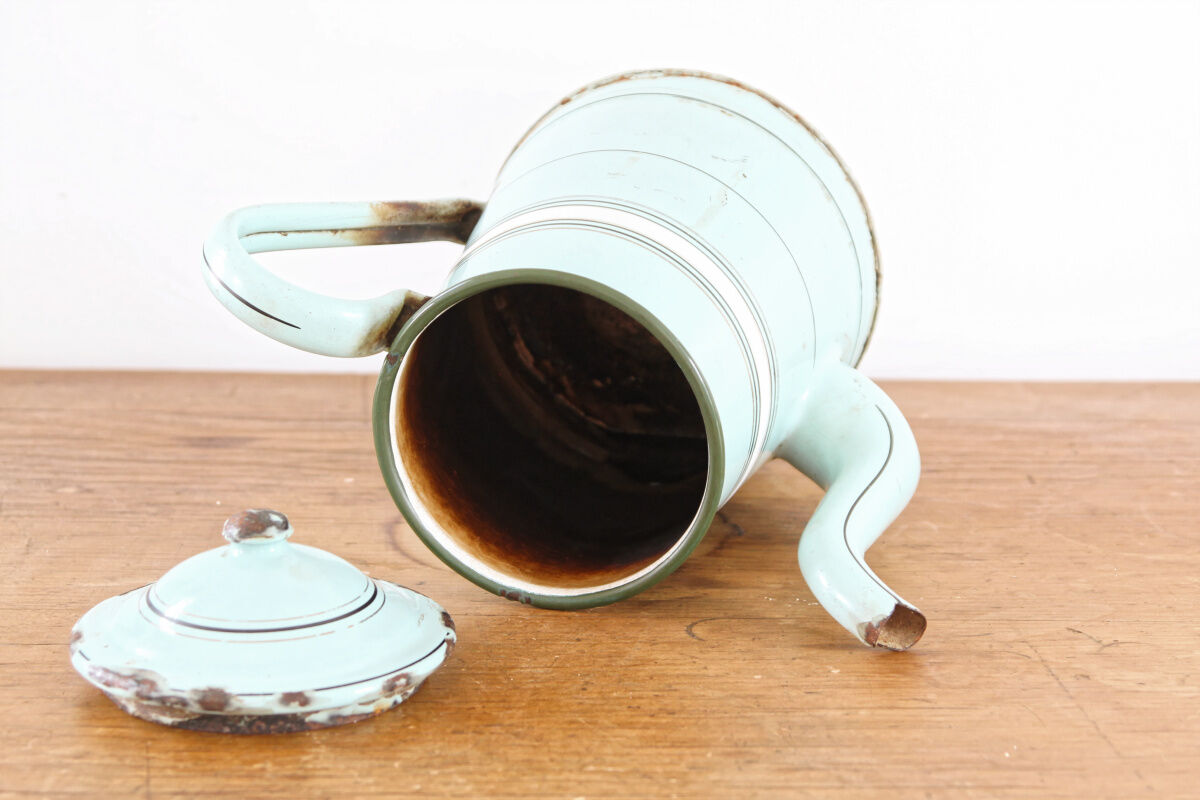 Cafetière en tôle émaillée