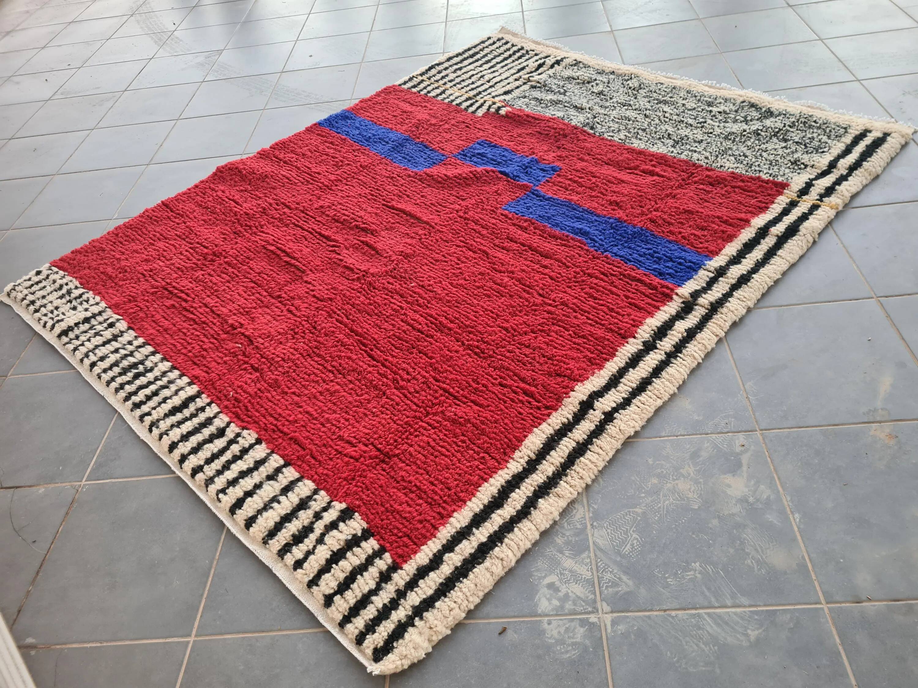 Handmade traditional carpet 250cm x 150cm Moroccan