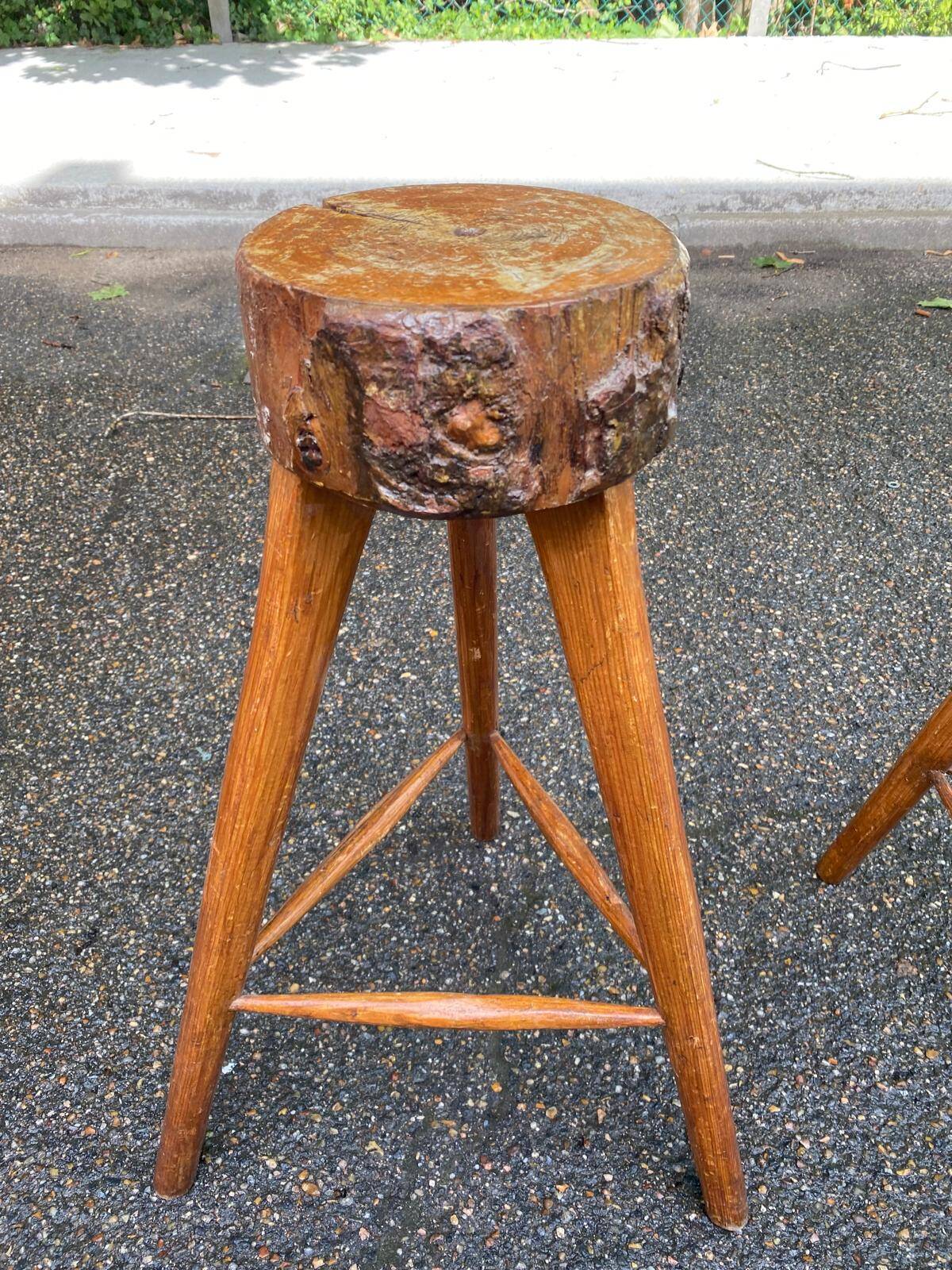 Brutalist wooden bar cabinet with 2 stools