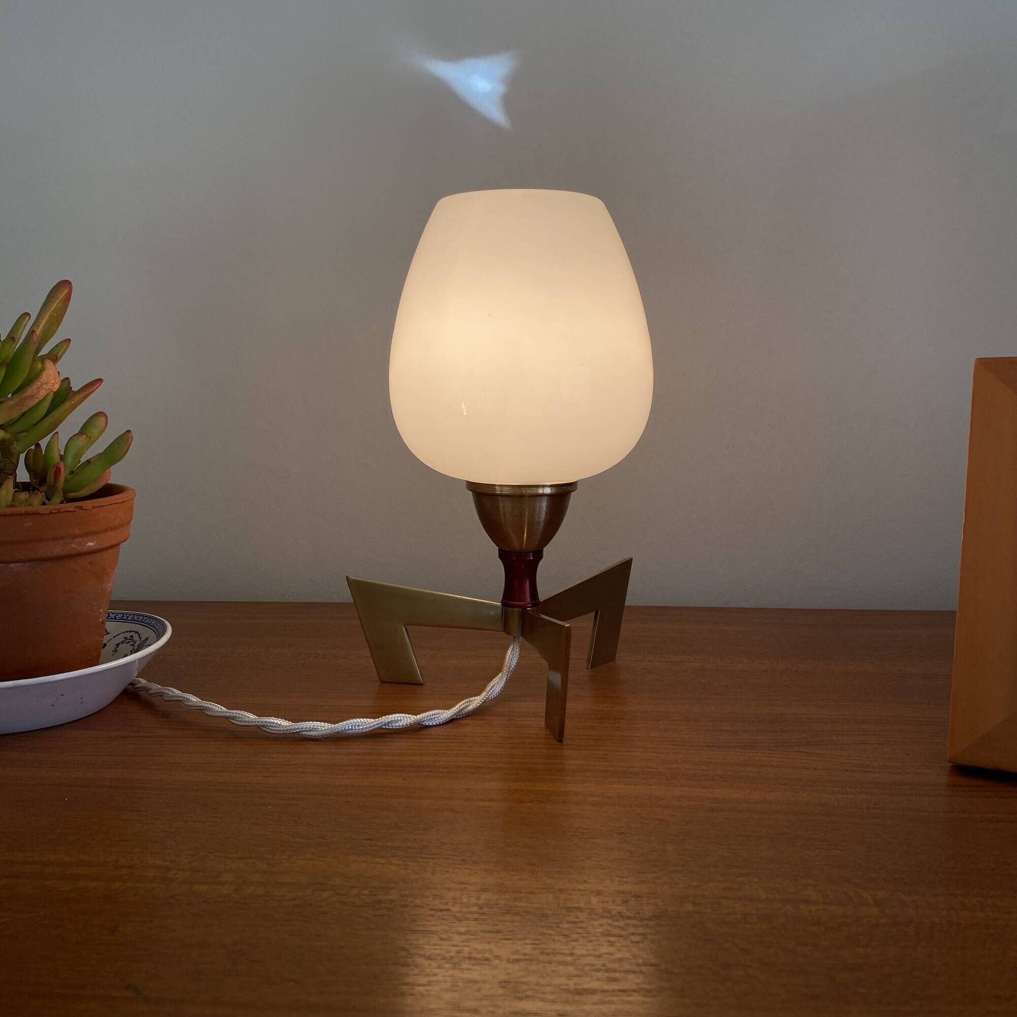 Lampe de table bureau chevet vintage globe verre opaline ancien