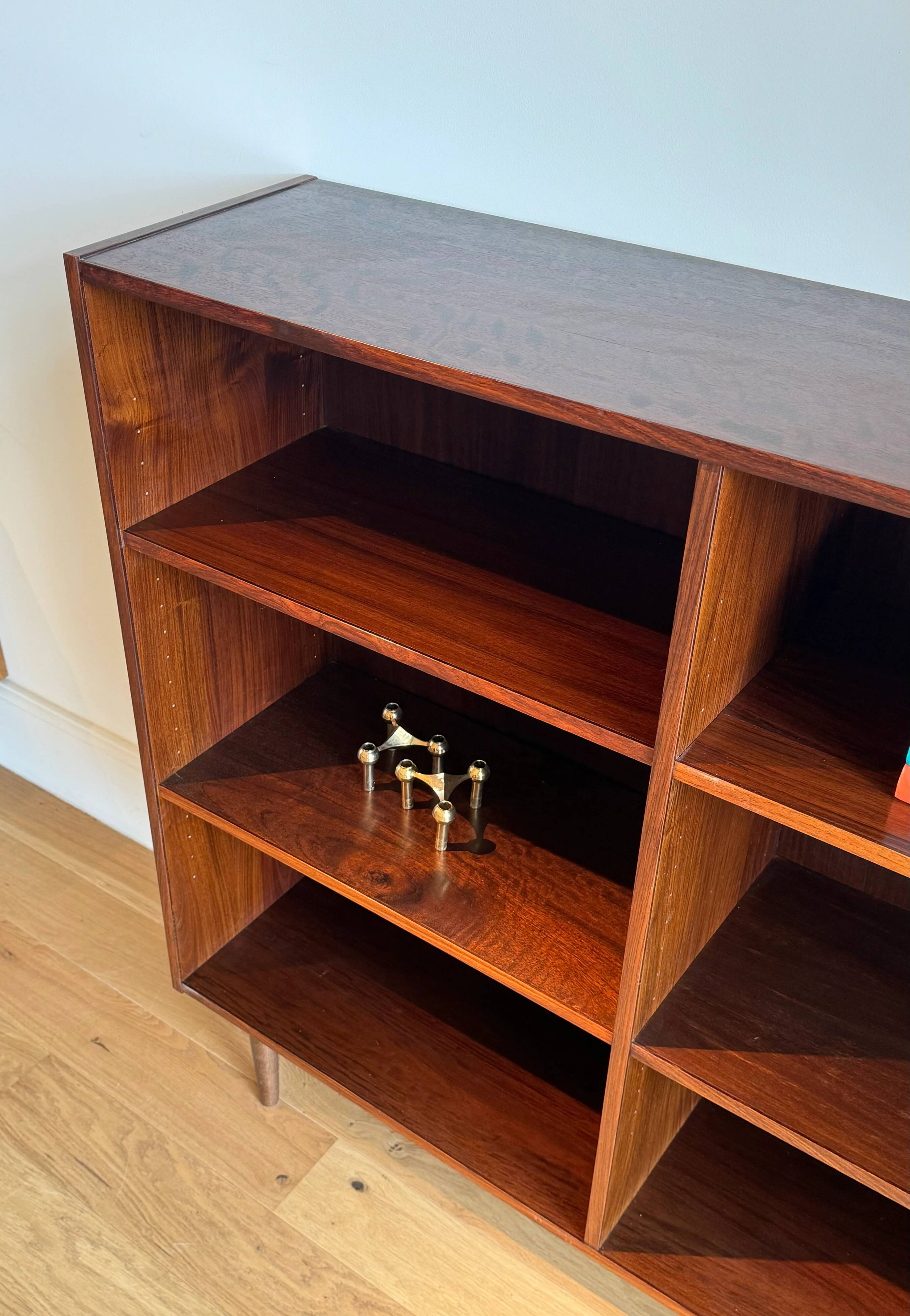 Vintage Scandinavian library in rosewood "Alfred"
