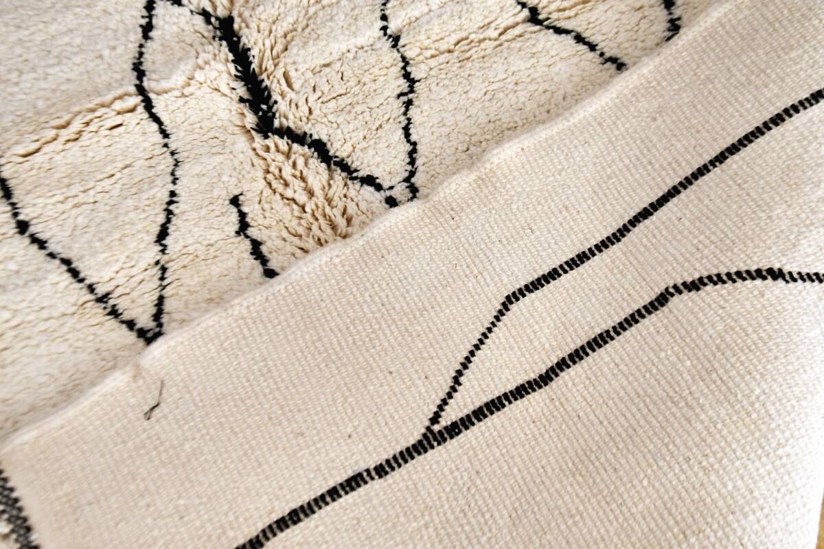 Beni Mrirt white rug 240 x 168 cm new