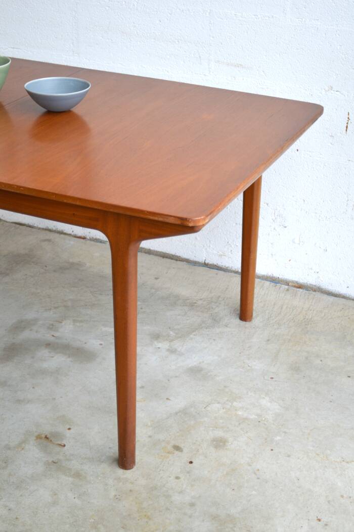 McIntosh table – double butterfly extensions