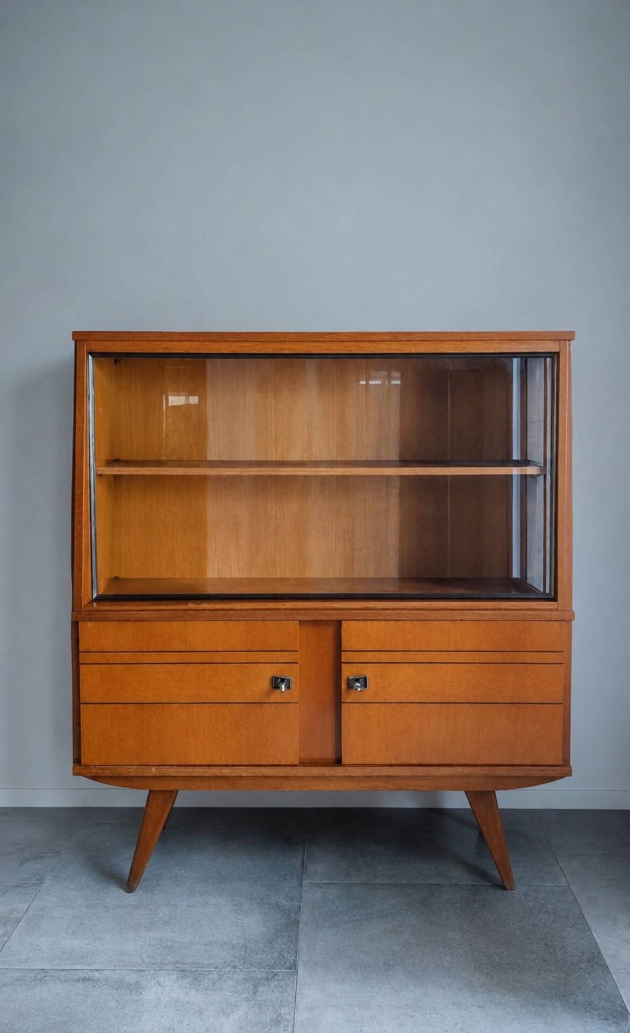 Buffet vitrine pieds compas