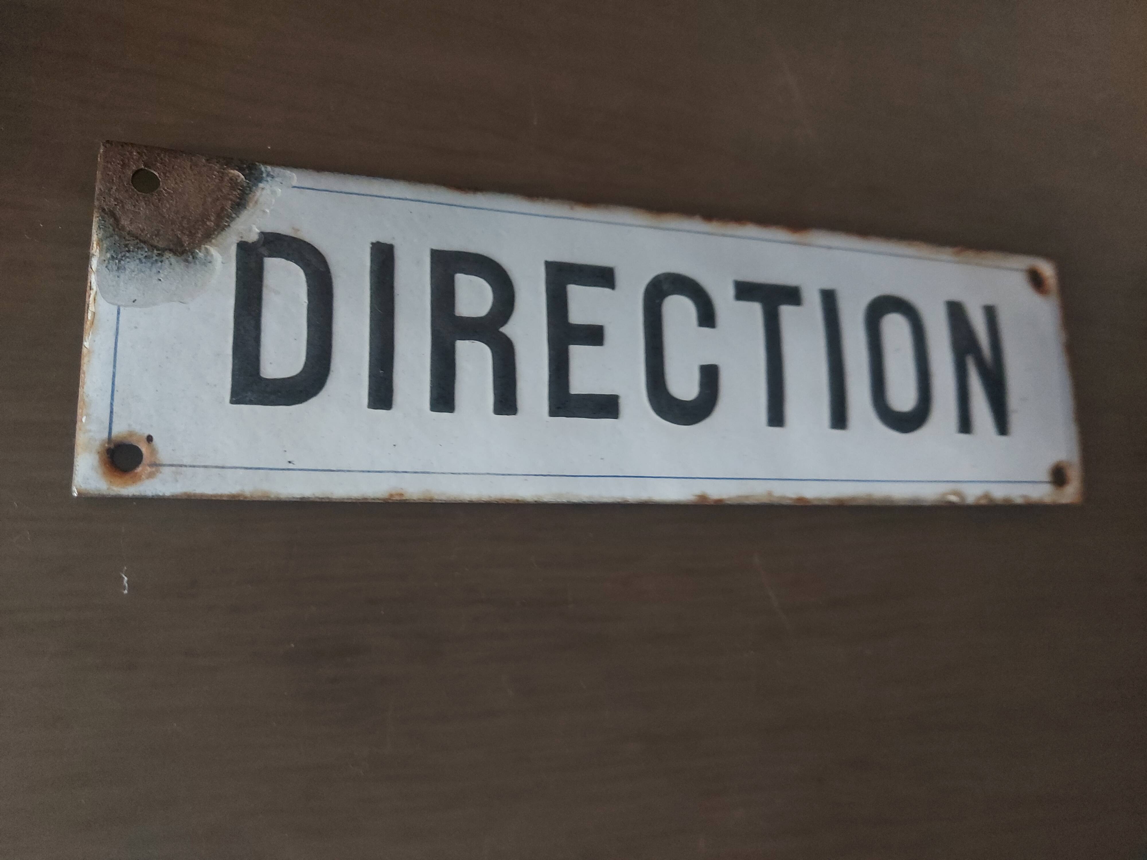 Curved enamel plate direction