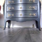 Commode galbée style Louis XV